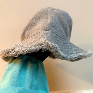 NWT Hat Attack Frayed Edge Bucket Hat, light grey